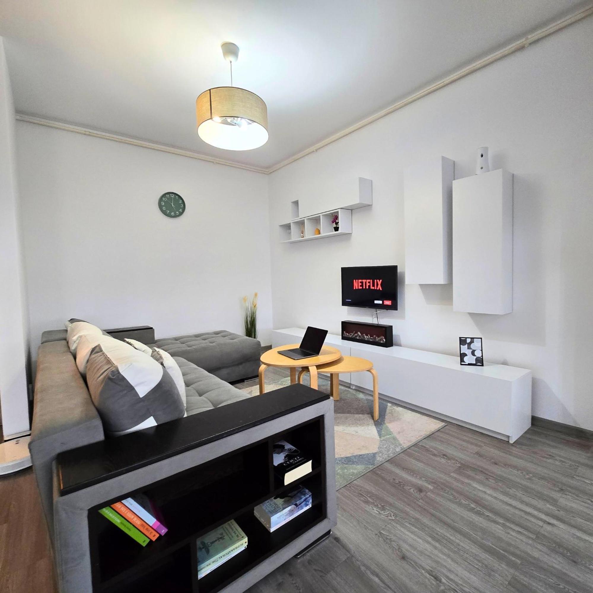 Apartment "Solar 48", Private Parking, One Bedroom ブカレスト エクステリア 写真